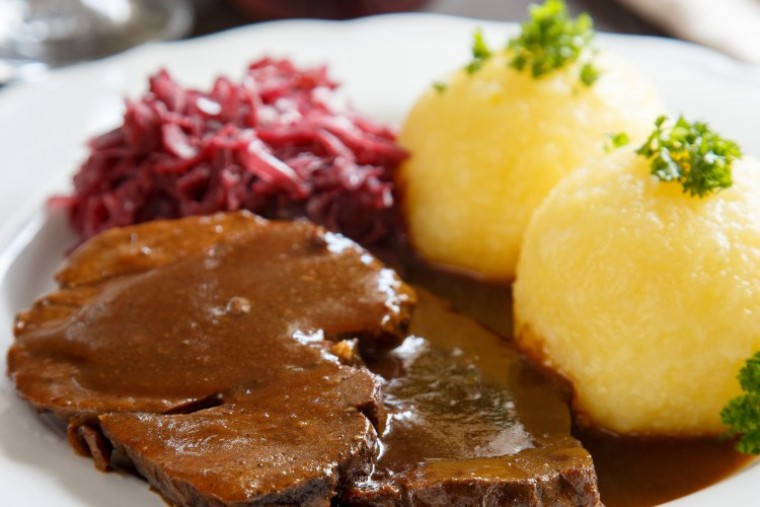 Zweierlei vom Wildschwein mit Rotkraut und Erdäpfelknödeln 