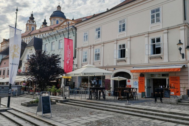 Gesch&auml;ftslokal von Au&szlig;en