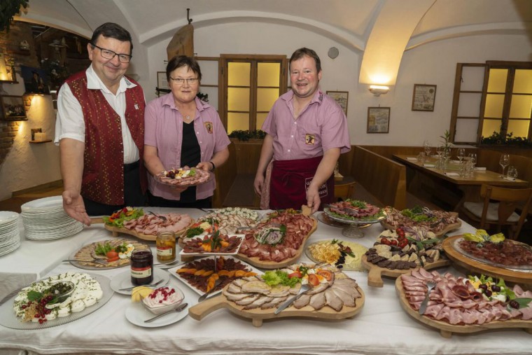 Buffet im Mostgwölb von Familie Zeiner