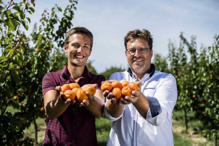 Marillenhof Hackl Vater und Sohn