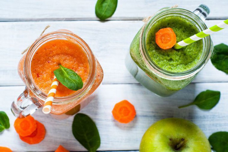 Smoothies mit Karotte und Apfel