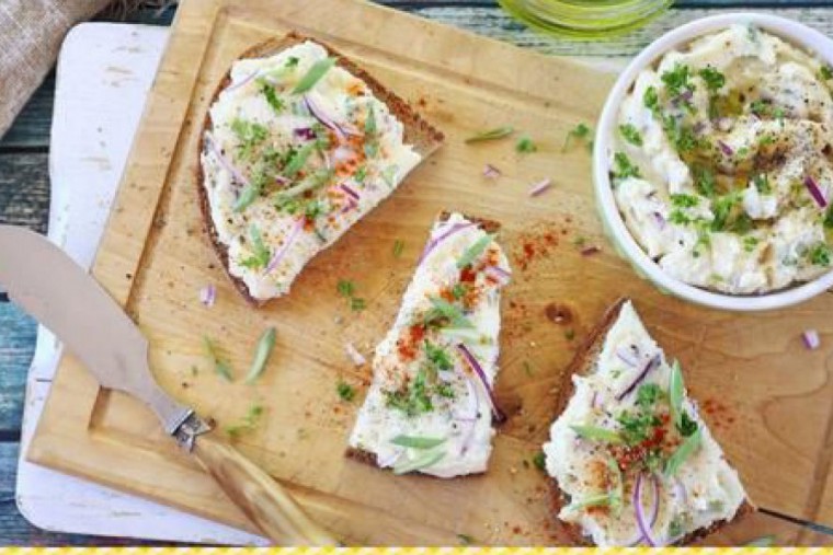 Erdäpfelaufstrich auf Bauernbrot