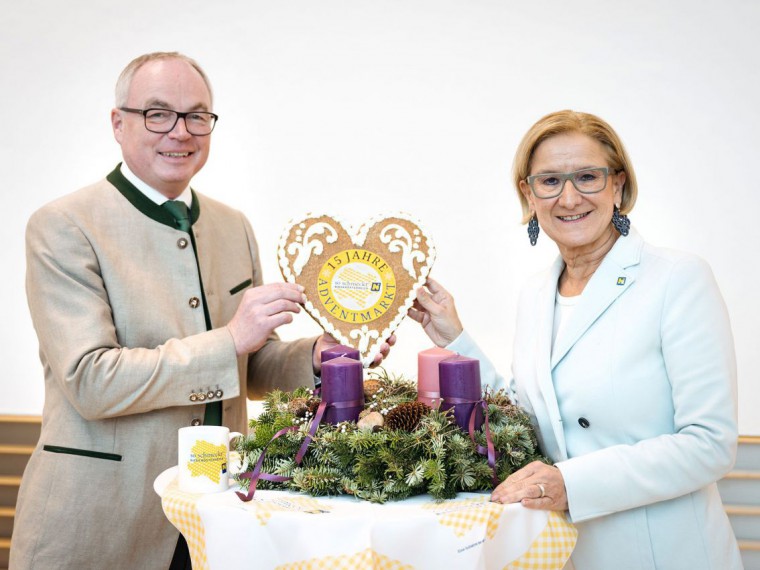 Pressefoto 15 Jahre Adventmarkt Palais NÖ