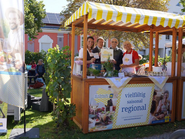 Bauernmarkttour-Stop in einer Gemeinde