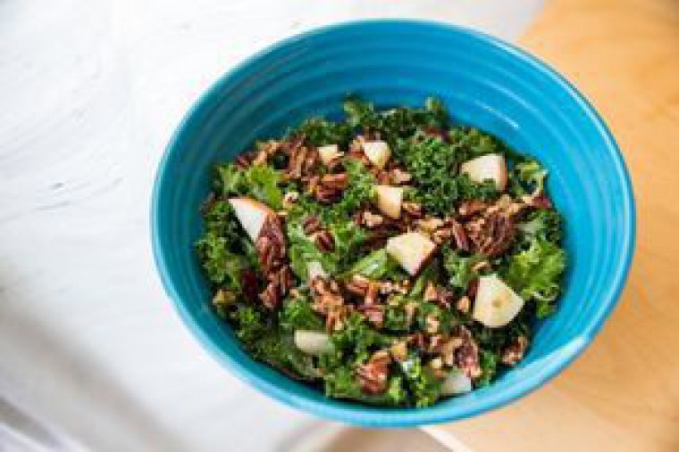 Grünkohlsalat mit Apfel